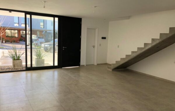 Duplex en Chacra del Norte, Duplex en Chacra del Norte en Venta &#8211; Usado Pileta