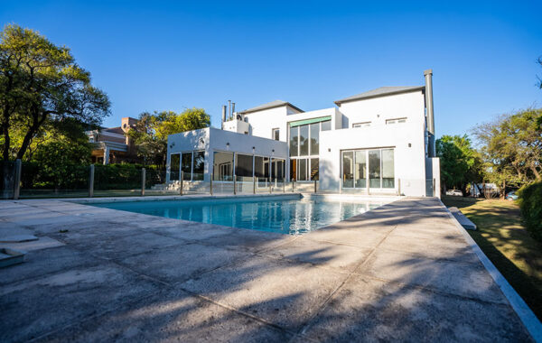 , Lomas de la Carolina Casa en Venta